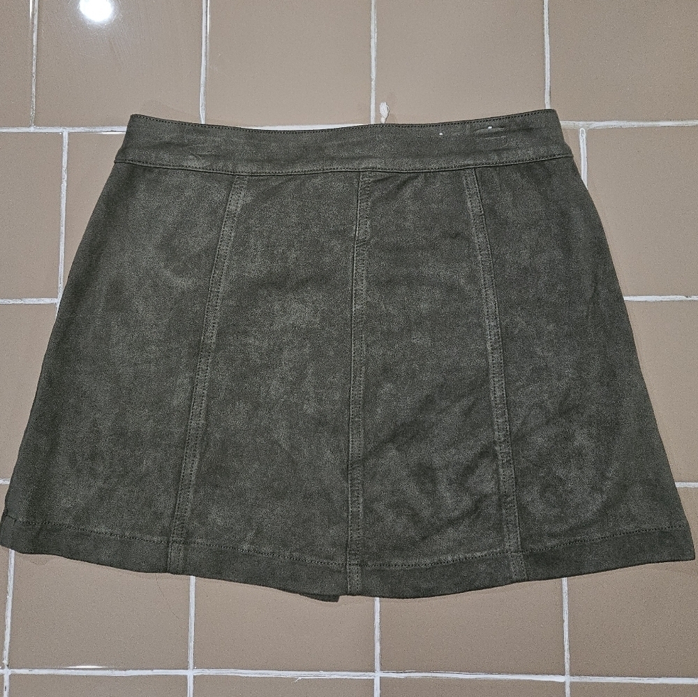 Altar'd State Green Faux Suede Mini Skirt. Size M - Picture 4 of 5